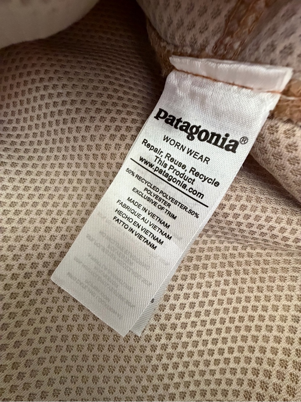 Patagonia Women’s Tan Sherpa Fleece Jacket with Orange Chest Pocket - Picture 4 of 8